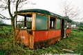 Bývalý vlečný vůz DP Praha ev.č.1381 krátce před likvidací v obci Dolínek. | 23.4.2006