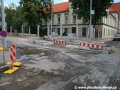 Na základě požadavku Národního památkového ústavu vznikl ve vyústění ulice Albertov estetický paskvil. Ač je křižovatka nově kryta asfaltem, ač v okolí dominují tratím velkoplošné panely BKV, na malém prostoru je vše přerušeno dlažbou.... | 23.6.2007