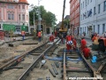 Bezprostředně za křižovatkou Moráň navazuje jedno kolejové pole na betonových pražcích | 4.9.2010]