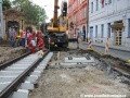 Bezprostředně za křižovatkou Moráň navazuje jedno kolejové pole na betonových pražcích | 4.9.2010]