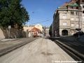 Snesená tramvajová trať tvořená velkoplošnými panely BKV v ulici Na Slupi po odfrézování podkladních vrstev | 17.9.2010