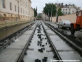Již dokončená stavba kolejí formou W-tram v ulici na Slupi čeká jen na asfaltový zákryt | 27.9.2010