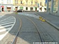 Levý oblouk smyčky Vysočanská slouží jako jediný manipulační prostor, okolo koleje jsou betonové bloky zabraňující parkování neukázněných řidičů automobilu v průjezdním profilu tramvaje.