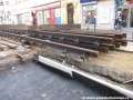 Kolejnice dovážené na stavbu pro zřízení koleje konstrukce W-tram jsou většinou opatřeny upevňovacími uzly a pryžovými bokovnicemi. | 20.2.2012