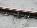 Stabilizační šroub udržuje až do úplného zatuhnutí podkladní betonové desky kolejnice ve správně niveletě. Poté bude vyšroubován. | 18.7.2011