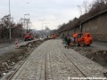Probíhající zádlažba tramvajového tělesa je u konstrukce W-tram zatím popelkou. | 1.3.2012