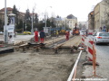 Překládání tramvajové tratě tvořené velkoplošnými panely BKV, pro zvětšení osové vzdálenosti před rekonstruovaným úsekem. | 28.3.2011