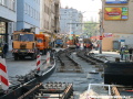 S pomocí rektifikačních pražců se vrchní stavbě snáze usazuje kolejová konstrukce v protiobloucích u zastávky Palmovka. | 12.4.2011